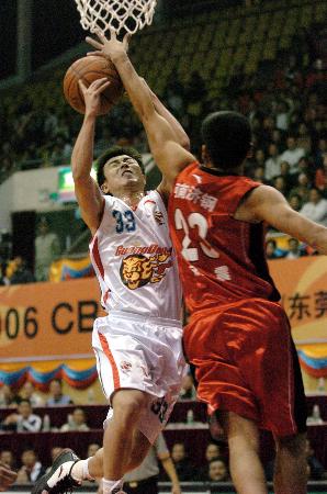 麦迪亲身示范犹豫步干拔跳投技巧（麦迪亲授犹豫步干拔跳投要诀）