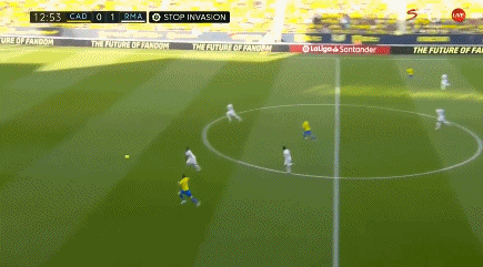 好起来了！杨瀚森造兰代尔失误后笑容满面