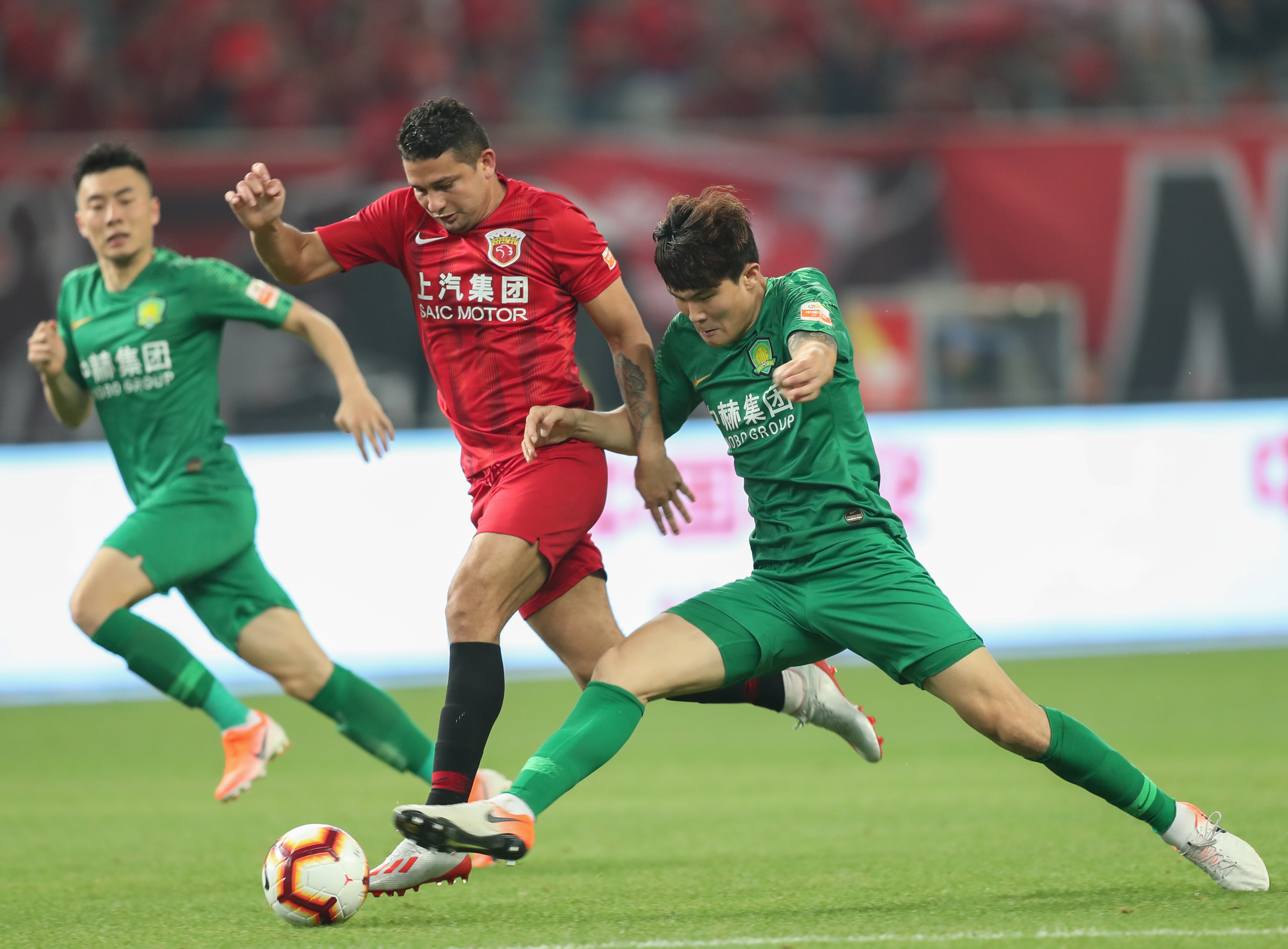 世体：巴萨查出约500起球迷倒卖对阵法兰克福门票的案件（世体：巴萨查处约500起球迷倒卖对法兰克福比赛门票案件）