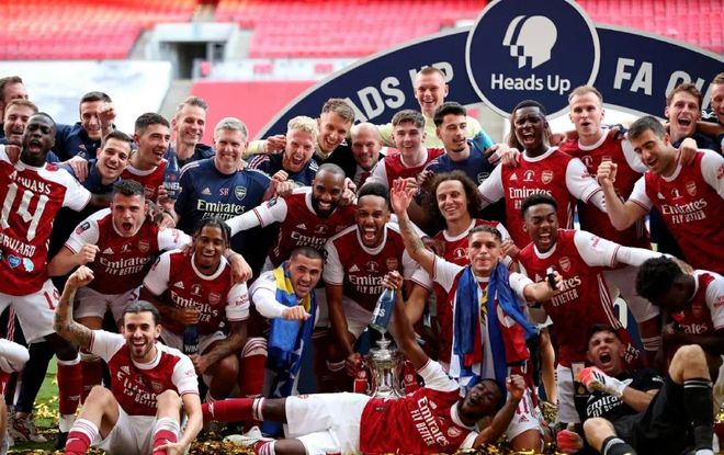 首尔主帅金基东：双线作战让球员们在体能上面临不小的挑战（首尔主帅金基东：双线赛程给球员体能带来不小压力）