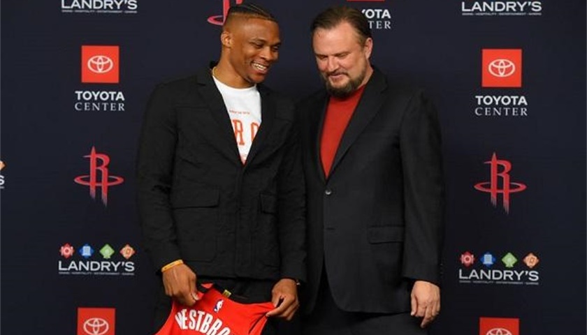 启蒙教练：维尼修斯一直有点叛逆，他应该学会控制和收敛脾气（启蒙教练：维尼修斯有叛逆一面，应学会情绪控制与收敛）