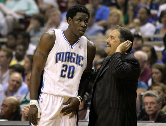 篮球勇士三分手感火热，全队命中18记三分（勇士外线手感爆棚，全队轰进18记三分）