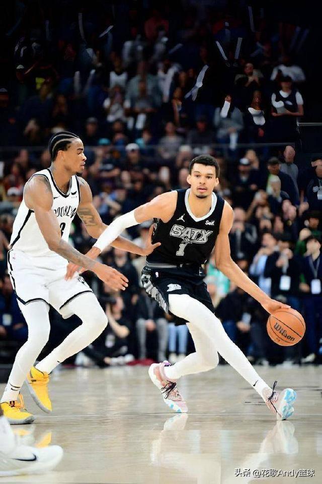 萨里：建议把VAR设备放的离替补席远一点，裁判需要冷静判断（萨里建议将VAR设备远离替补席，裁判需在冷静环境中判罚）