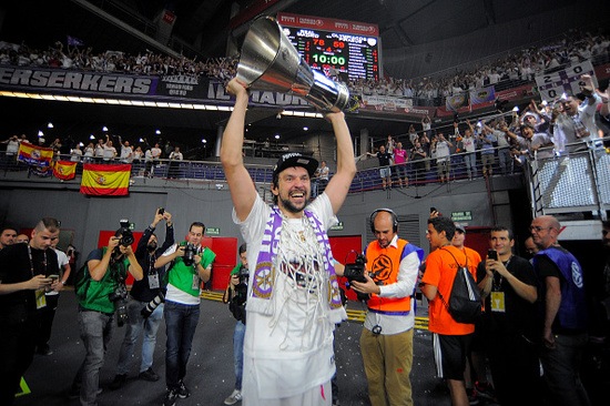 费林加撰文探讨斯莱格斯执教球队内部问题（费林加发文解析斯莱格斯执教期球队内部困境）